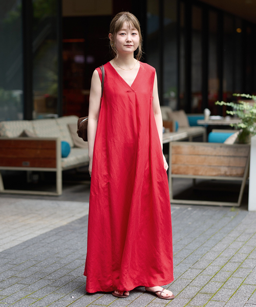 B.C STOCK(ベーセーストック)の「《追加10》手洗い可 / リネンレーヨンスリーブレスワンピース(ワンピース・レディース・ブルー/コバルトブルー/レッド/ブラック/パープル/ライトブルー・MEDIUM/SMALL)」の18枚目の写真