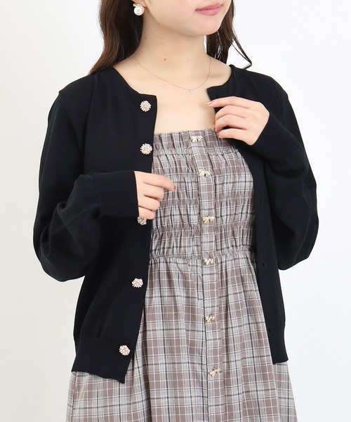 ASTORIA ODIER（アストリアオディール）の「パールビジューボタン長袖カーディガン(UVカット/冷房対策/ウォッシャブル)（カーディガン/ボレロ・レディース・ネイビー/ワイン/ブラウン/ブラック・MEDIUM/LARGE）」の5枚目の写真