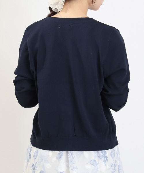 ASTORIA ODIER（アストリアオディール）の「パールビジューボタン長袖カーディガン(UVカット/冷房対策/ウォッシャブル)（カーディガン/ボレロ・レディース・ネイビー/ワイン/ブラウン/ブラック・MEDIUM/LARGE）」の18枚目の写真