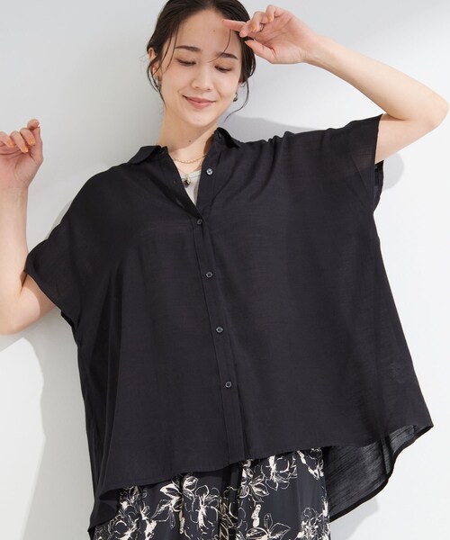 SHOO・LA・RUE(シューラルー)の「【ひんやり/UV】ほんのりシアーで上品な バックギャザーブラウス(シャツ/ブラウス・レディース・イエロー系その他/ブラック/ライトブルー/ダークブラウン・00)」の1枚目の写真