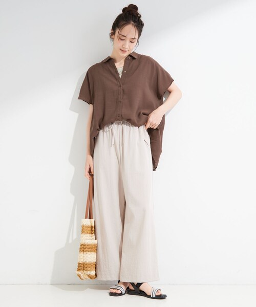 SHOO・LA・RUE(シューラルー)の「【ひんやり/UV】ほんのりシアーで上品な バックギャザーブラウス(シャツ/ブラウス・レディース・イエロー系その他/ブラック/ライトブルー/ダークブラウン・00)」の9枚目の写真