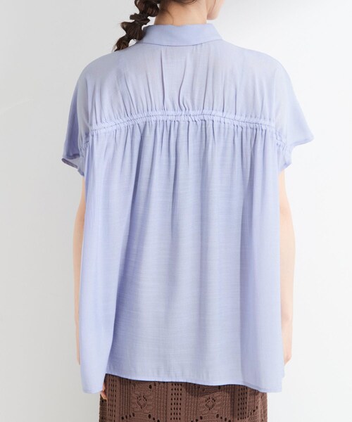 SHOO・LA・RUE(シューラルー)の「【ひんやり/UV】ほんのりシアーで上品な バックギャザーブラウス(シャツ/ブラウス・レディース・イエロー系その他/ブラック/ライトブルー/ダークブラウン・00)」の10枚目の写真