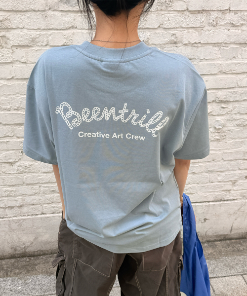 BEENTRILL(ビントリル)の「カシーブロゴバックタイポグラフィックオーバーサイズ半袖Tシャツ(スカイブルー)(Tシャツ/カットソー・レディース・その他・MEDIUM/LARGE/X-LARGE/SMALL)」の1枚目の写真