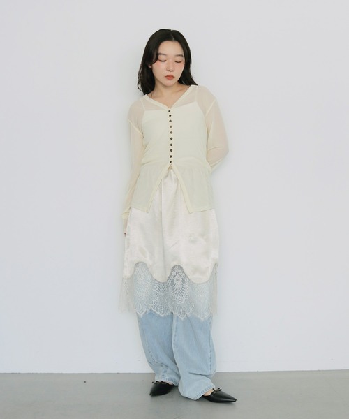 cheriella(シェリエラ)の「【cheriella】サテンレースミディスカート SATIN LACE MIDI SKIRT(スカート・レディース・ブラック/アイボリー・FREE)」の10枚目の写真