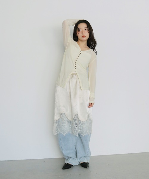 cheriella(シェリエラ)の「【cheriella】サテンレースミディスカート SATIN LACE MIDI SKIRT(スカート・レディース・ブラック/アイボリー・FREE)」の16枚目の写真