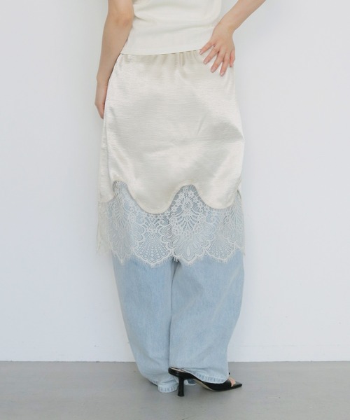 cheriella(シェリエラ)の「【cheriella】サテンレースミディスカート SATIN LACE MIDI SKIRT(スカート・レディース・ブラック/アイボリー・FREE)」の18枚目の写真