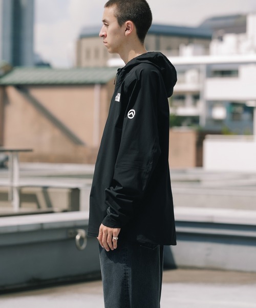 THE NORTH FACE(ザノースフェイス)の「日本未発売 THE NORTH FACE/ザ・ノースフェイス M SUMMIT SUPERIOR FUTURELIGHT JACKET(マウンテンパーカー・メンズ・ブラック・M/XL)」の4枚目の写真