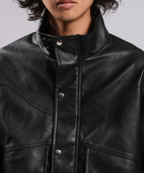 RAGEBLUE（レイジブルー）の「SYNTHETIC LEATHER  STAND NECK BOMBER JACKET/シンセティックレザースタンドネックボンバーブルゾン（ブルゾン・メンズ・ブラック・MEDIUM/LARGE）」の18枚目の写真
