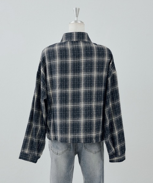 continuer de NICE CLAUP(コンティニューデナイスクラップ)の「チェックキラキラシャツ(シャツ/ブラウス・レディース・ブラック/ネイビー/ブラウン・FREE)」の4枚目の写真