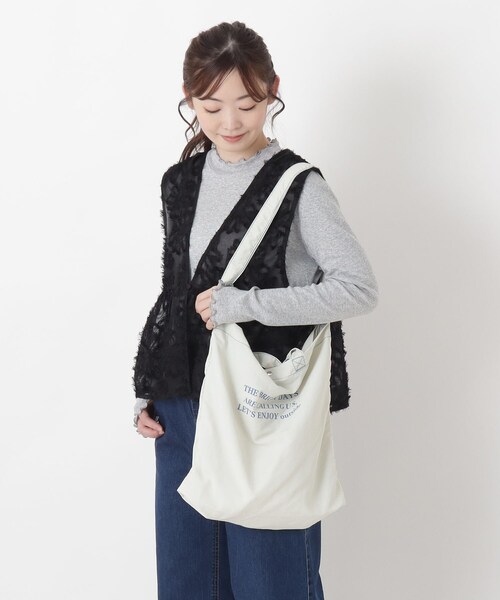one'sterrace(ワンズテラス)の「JOUET ジョエット ロゴプリント2WAYトート(トートバッグ・レディース・ブラック系8/ブルー系その他7/カーキ系5/アイボリー系8・99)」の16枚目の写真