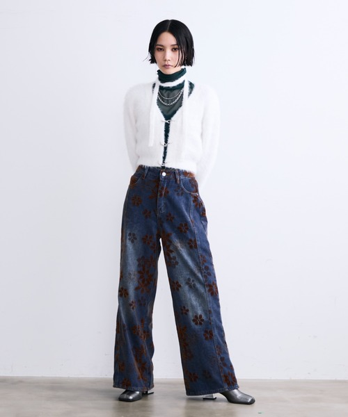 MONOe(モノエ)の「ヴィンテージフラワーフロッキーストレートデニム(デニムパンツ・レディース・ブルー・SMALL)」の15枚目の写真
