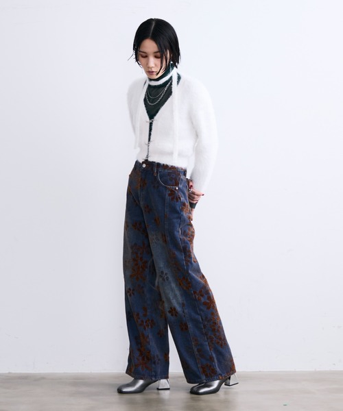 MONOe(モノエ)の「ヴィンテージフラワーフロッキーストレートデニム(デニムパンツ・レディース・ブルー・SMALL)」の16枚目の写真