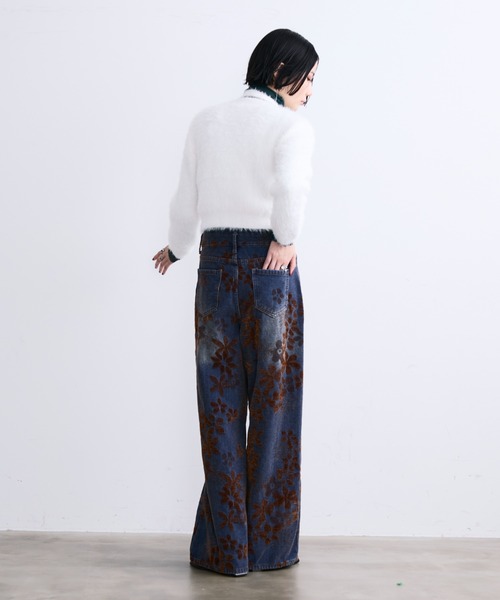 MONOe(モノエ)の「ヴィンテージフラワーフロッキーストレートデニム(デニムパンツ・レディース・ブルー・SMALL)」の6枚目の写真