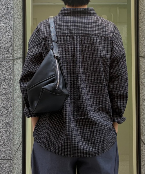 Never mind the XU / Chikashitsu+(ネバーマインド ザ エックスユー / チカシツプラス)の「【Chikashitsu +】relax check shirt (2color) / 【チカシツプラス】リラックス長袖チェックシャツ(シャツ/ブラウス・メンズ・ネイビー/ブラック・ONE SIZE)」の5枚目の写真
