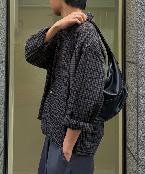 Never mind the XU / Chikashitsu+(ネバーマインド ザ エックスユー / チカシツプラス)の「【Chikashitsu +】relax check shirt (2color) / 【チカシツプラス】リラックス長袖チェックシャツ(シャツ/ブラウス・メンズ・ネイビー/ブラック・ONE SIZE)」の4枚目の写真