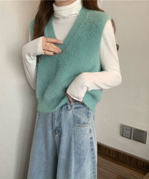 Beststore(ベストストア)の「シャギーニットベスト Vネック 重ね着 秋 冬 レディース(ベスト・レディース・ブラウン/ピンク/アイボリー/ミント/ホワイト/ブラック/レッド・FREE)」の6枚目の写真