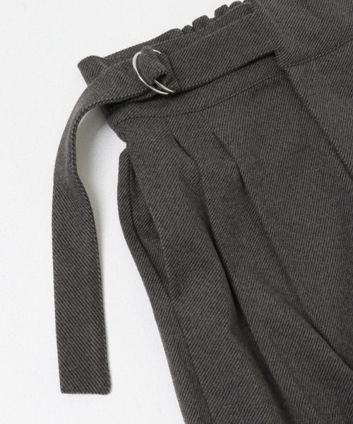 ITEMS URBANRESEARCH(アイテムズ アーバンリサーチ)の「アシメベルトデザインパンツ(その他パンツ・レディース・ブラック/ブラウン・SMALL/MEDIUM)」の18枚目の写真