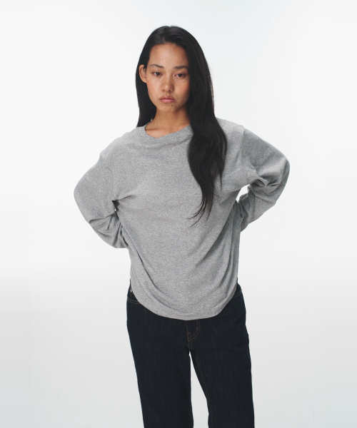 BLUEBRICK（ブルーブリック）の「Ease ロングTシャツ（4色展開）（Tシャツ/カットソー・レディース・ライトグレー/チャコールグレー/ブルー/アイボリー・FREE）」の9枚目の写真