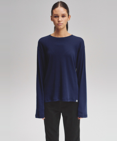 BLUEBRICK（ブルーブリック）の「Ease ロングTシャツ（4色展開）（Tシャツ/カットソー・レディース・ライトグレー/チャコールグレー/ブルー/アイボリー・FREE）」の14枚目の写真