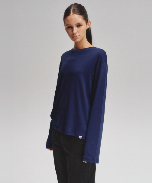 BLUEBRICK（ブルーブリック）の「Ease ロングTシャツ（4色展開）（Tシャツ/カットソー・レディース・ライトグレー/チャコールグレー/ブルー/アイボリー・FREE）」の15枚目の写真