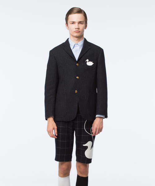 koe×THOM BROWNE（コエトムブラウン）の「[KOE×THOM BROWNE]MENS 3BUTTON SPORTCOAT（テーラードジャケット・メンズ・ネイビー・MEDIUM/SMALL/LARGE）」の4枚目の写真