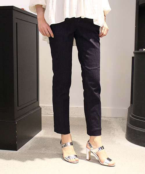 MARIEBELLE　JEAN（マリベルジーン）の「エバーインデイゴ スリムトラウザー デニムパンツ   BELLINI(ベリーニ)（デニムパンツ・レディース・ダークインディゴブルー/インディゴブルー・23inch/24inch/26inch/25inch/27inch）」の12枚目の写真