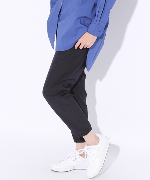 niko and...(ニコアンド)の「TRPU裾ゴムパンツ(その他パンツ・レディース・チャコール/ブラック/カーキ/ネイビー・4/2/3)」の4枚目の写真