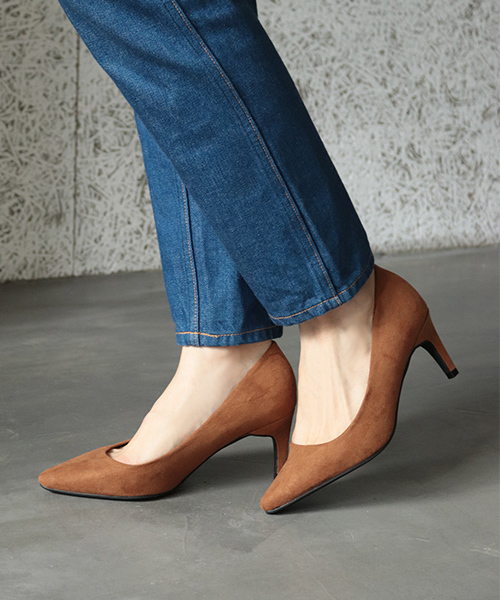 SESTO（セスト）の「ストレートシルエットの7cmヒールポインテッドトゥパンプス（パンプス・レディース・ブラック/ブルー/ゴールド/イエロー/ホワイト/グレー/チェック/ピンク/ドット/ラベンダー/ブラック系その他/ミント/ベージュ/シルバー/イエロー系その他/キャメル/モカ/グレー系その他/グリーン/レッド/ネイビー/パープル/ダークブラウン/その他1/その他2/パイソン・23.0cm/25.5cm/24.0cm/22.5cm/23.5cm/22.0cm/24.5cm）」の17枚目の写真