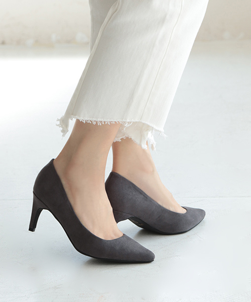 SESTO（セスト）の「ストレートシルエットの7cmヒールポインテッドトゥパンプス（パンプス・レディース・ブラック/ブルー/ゴールド/イエロー/ホワイト/グレー/チェック/ピンク/ドット/ラベンダー/ブラック系その他/ミント/ベージュ/シルバー/イエロー系その他/キャメル/モカ/グレー系その他/グリーン/レッド/ネイビー/パープル/ダークブラウン/その他1/その他2/パイソン・23.0cm/25.5cm/24.0cm/22.5cm/23.5cm/22.0cm/24.5cm）」の5枚目の写真