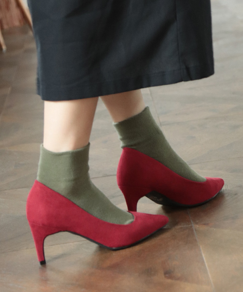 SESTO（セスト）の「ストレートシルエットの7cmヒールポインテッドトゥパンプス（パンプス・レディース・ブラック/ブルー/ゴールド/イエロー/ホワイト/グレー/チェック/ピンク/ドット/ラベンダー/ブラック系その他/ミント/ベージュ/シルバー/イエロー系その他/キャメル/モカ/グレー系その他/グリーン/レッド/ネイビー/パープル/ダークブラウン/その他1/その他2/パイソン・23.0cm/25.5cm/24.0cm/22.5cm/23.5cm/22.0cm/24.5cm）」の19枚目の写真