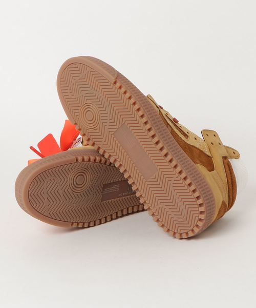 off white（オフホワイト）の「OFF-WHITE “OFF-COURT SUEDE”スニーカー（スニーカー・メンズ・ライトブラウン・42/43/41/40）」の3枚目の写真