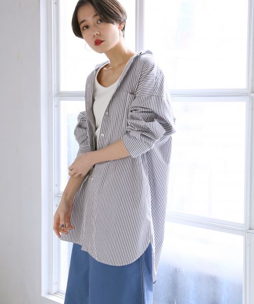 LOWRYS FARM（ローリーズファーム）の「チュニックシャツ　821452（シャツ/ブラウス・レディース・ベージュ/オフホワイト/ブルー系その他/ストライプ・FREE）」の3枚目の写真