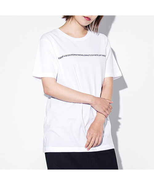KLON（クローン）の「KLON Tshirts SERIAL NUMBER ONE LINES WHITE（Tシャツ/カットソー・レディース・ホワイト・MEDIUM/LARGE/X-SMALL/SMALL）」の5枚目の写真