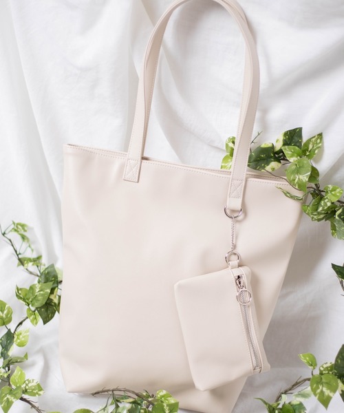 WEGO（ウィゴー）の「WEGO/リングジップポーチ付きフェイクレザートートバッグ（トートバッグ・レディース・ホワイト/ブラック/ベージュ/シルバー/その他1/その他2/キャメル/ライトパープル/グリーン系その他/ベージュ系その他/ライトピンク/ワイン/マスタード/その他3/グレー系その他/ターコイズブルー/ライム/ブルー/レッド/ブラウン/ネイビー・FREE）」の2枚目の写真