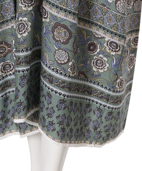 fifth（フィフス）の「ビンテージフラワー柄Vネックワンピース（ワンピース・レディース・グリーン・MEDIUM）」の5枚目の写真