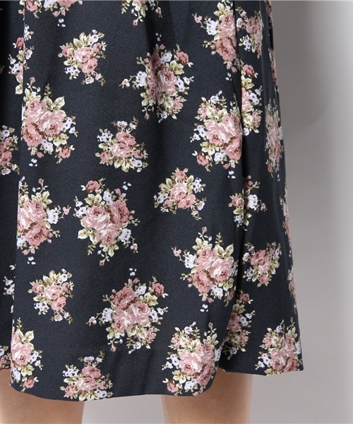 one after another NICE CLAUP（ワンアフターアナザーナイスクラップ）の「【ナイスクラップ】花柄大人ワンピース（ワンピース・レディース・ベージュ/グリーン/ネイビー・FREE）」の14枚目の写真