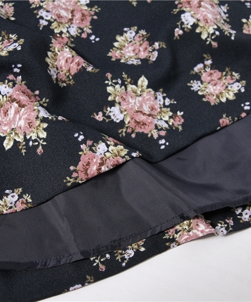 one after another NICE CLAUP（ワンアフターアナザーナイスクラップ）の「【ナイスクラップ】花柄大人ワンピース（ワンピース・レディース・ベージュ/グリーン/ネイビー・FREE）」の4枚目の写真