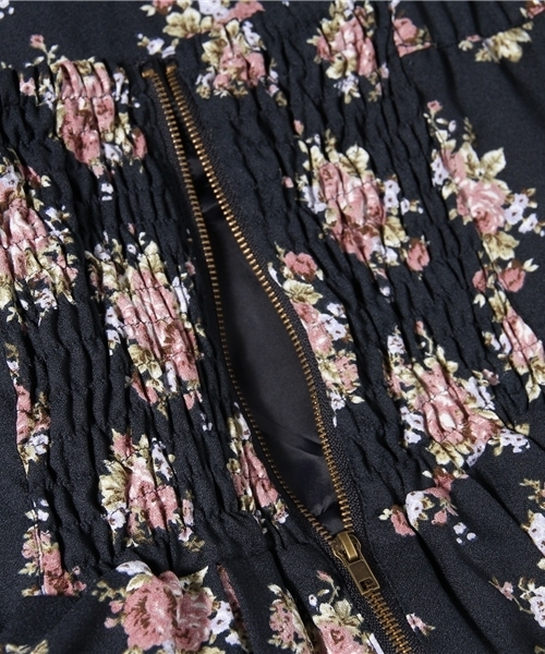 one after another NICE CLAUP（ワンアフターアナザーナイスクラップ）の「【ナイスクラップ】花柄大人ワンピース（ワンピース・レディース・ベージュ/グリーン/ネイビー・FREE）」の5枚目の写真