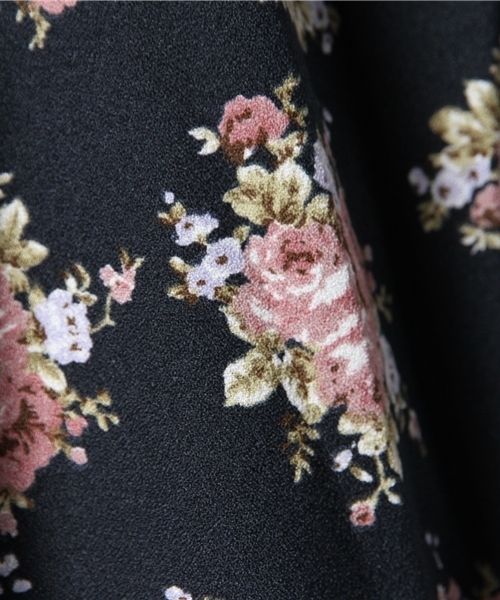 one after another NICE CLAUP（ワンアフターアナザーナイスクラップ）の「【ナイスクラップ】花柄大人ワンピース（ワンピース・レディース・ベージュ/グリーン/ネイビー・FREE）」の6枚目の写真