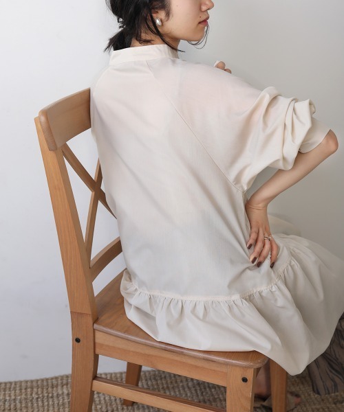 Bab(バブ)の「裾ティアードバンドカラーブラウス(シャツ/ブラウス・レディース・グリーン/オフホワイト/チャコールグレー/ベージュ・38)」の6枚目の写真