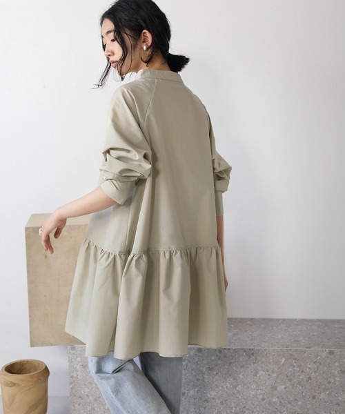 Bab(バブ)の「裾ティアードバンドカラーブラウス(シャツ/ブラウス・レディース・グリーン/オフホワイト/チャコールグレー/ベージュ・38)」の9枚目の写真