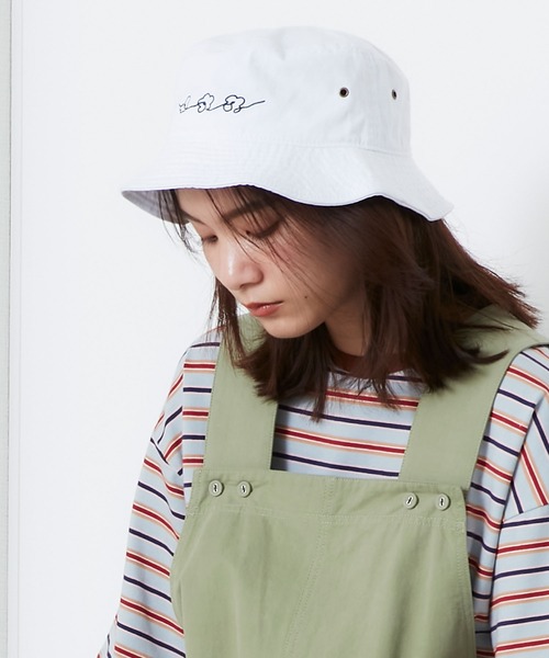 POU DOU DOU(プードゥドゥ)の「ドローイングフラワー刺繍バケットハット(ハット・レディース・ホワイト/ネイビー/ブラウン・8)」の3枚目の写真