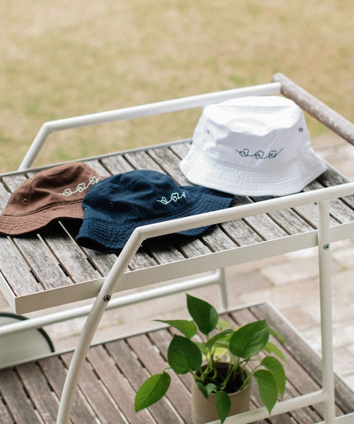 POU DOU DOU(プードゥドゥ)の「ドローイングフラワー刺繍バケットハット(ハット・レディース・ホワイト/ネイビー/ブラウン・8)」の9枚目の写真