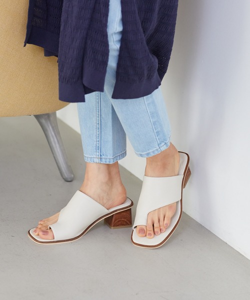 Rewde(ルゥデ)の「ブロックヒールトングミュール(1R18-SA1101)(サンダル・レディース・ブラック/ホワイト/ブラウン・L/S/M)」の2枚目の写真