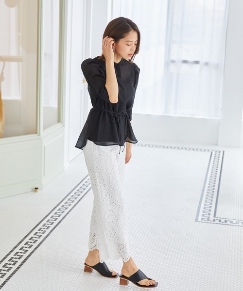 Rewde(ルゥデ)の「ブロックヒールトングミュール(1R18-SA1101)(サンダル・レディース・ブラック/ホワイト/ブラウン・L/S/M)」の4枚目の写真