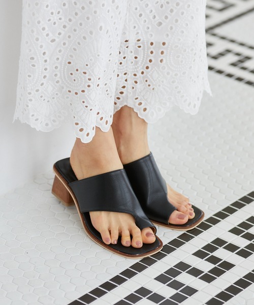 Rewde(ルゥデ)の「ブロックヒールトングミュール(1R18-SA1101)(サンダル・レディース・ブラック/ホワイト/ブラウン・L/S/M)」の22枚目の写真