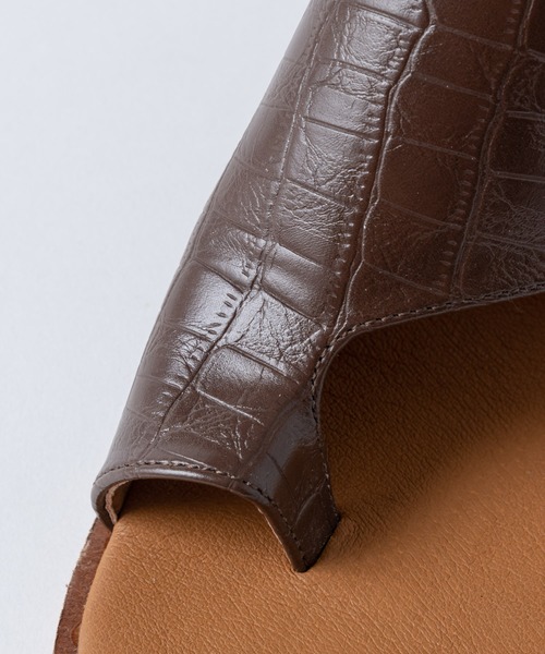 Rewde(ルゥデ)の「ブロックヒールトングミュール(1R18-SA1101)(サンダル・レディース・ブラック/ホワイト/ブラウン・L/S/M)」の15枚目の写真