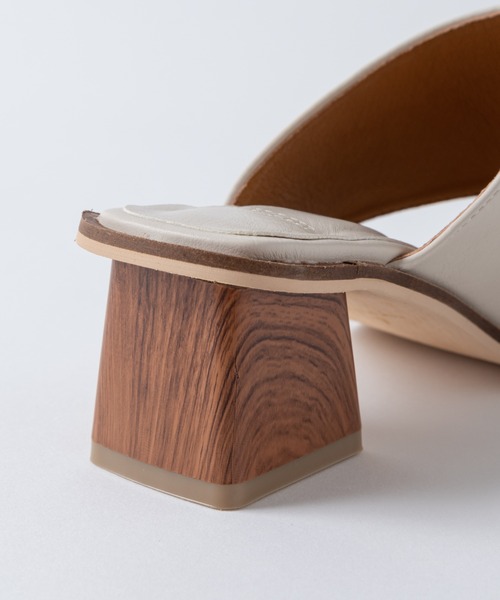 Rewde(ルゥデ)の「ブロックヒールトングミュール(1R18-SA1101)(サンダル・レディース・ブラック/ホワイト/ブラウン・L/S/M)」の9枚目の写真