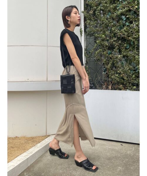 EMODA（エモダ）の「シャーリングスクエアサンダル（サンダル・レディース・ホワイト/ブラック・SMALL/MEDIUM/LARGE）」の12枚目の写真