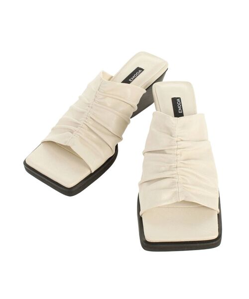 EMODA（エモダ）の「シャーリングスクエアサンダル（サンダル・レディース・ホワイト/ブラック・SMALL/MEDIUM/LARGE）」の13枚目の写真